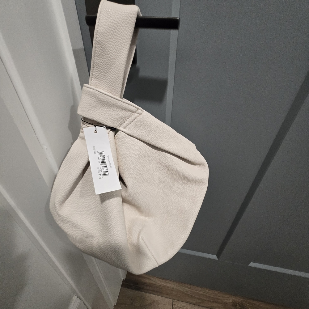 The Drop Elegant Cream Wristlet - Picture 2 of 6